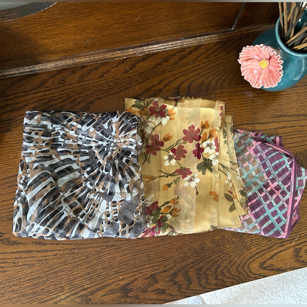 Lot of 3 scarves